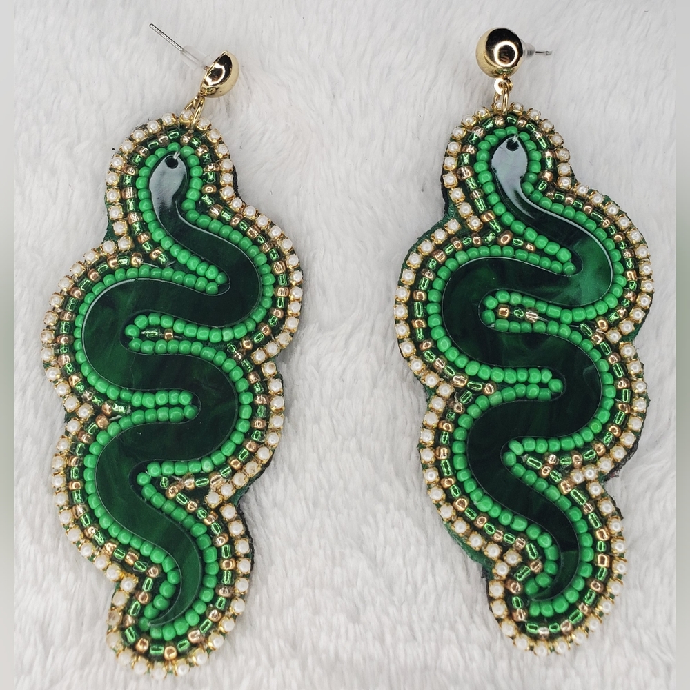 Hand beaded snake earrings - Picture 3 of 3
